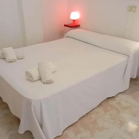 Bright With Pool, Torrecilla شقة نيرخا